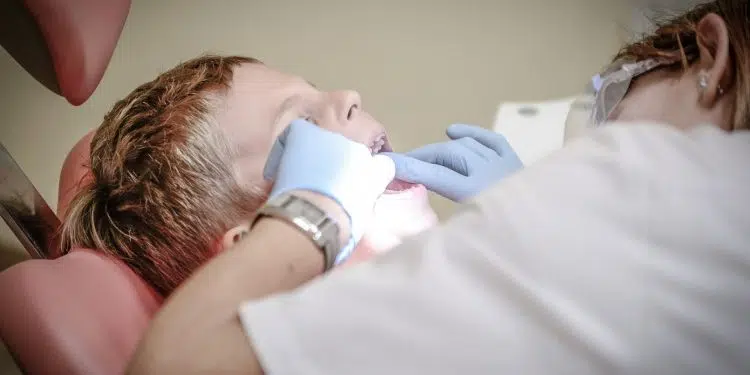 Comment bien choisir son dentiste à La Défense ?